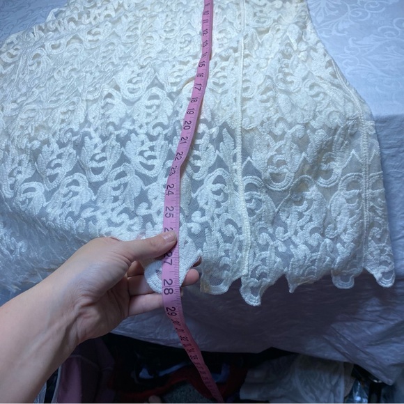 Capri Sioni Embroidered Mesh Tank L with Slit Halfway Up the Back Beige Large - Picture 9 of 13